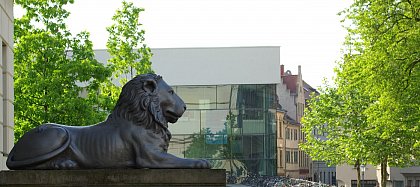 Löwe am Universitätsplatz
